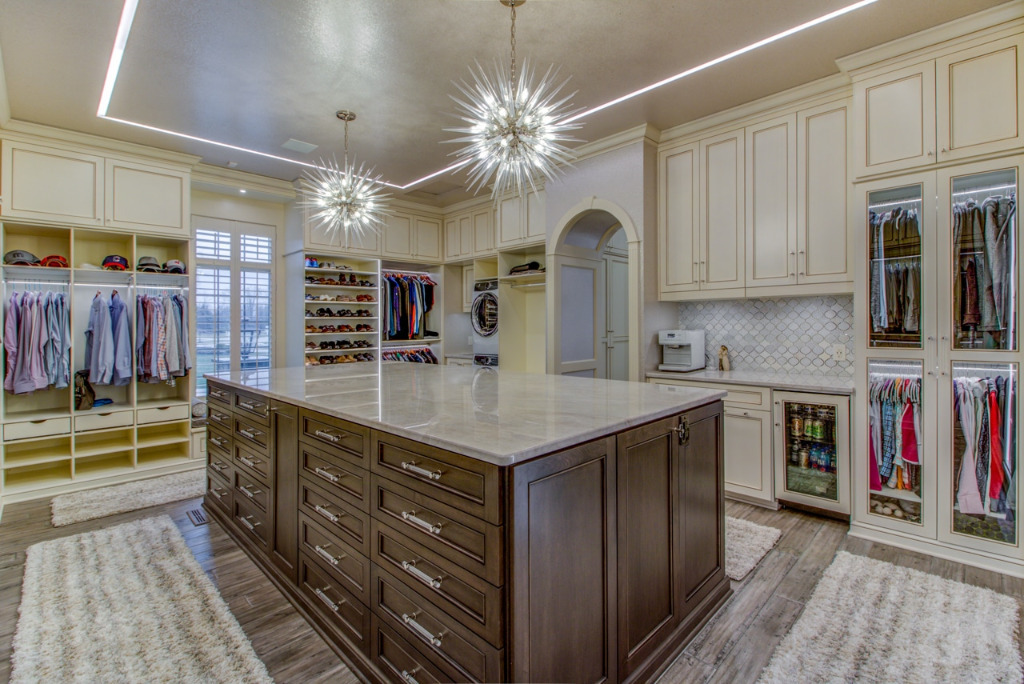 Deluxe Custom Closet | Custom Homes Northeast Ohio